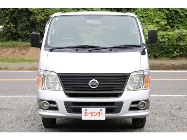 2010 Nissan Caravan – thumbnail 3