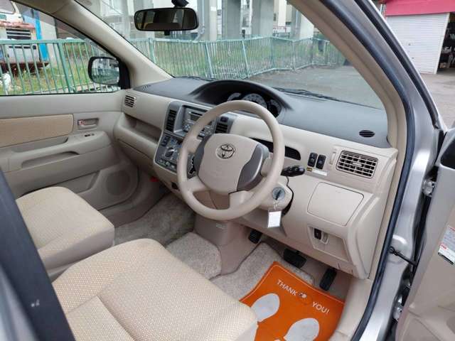 2007 Toyota Raum – thumbnail 3