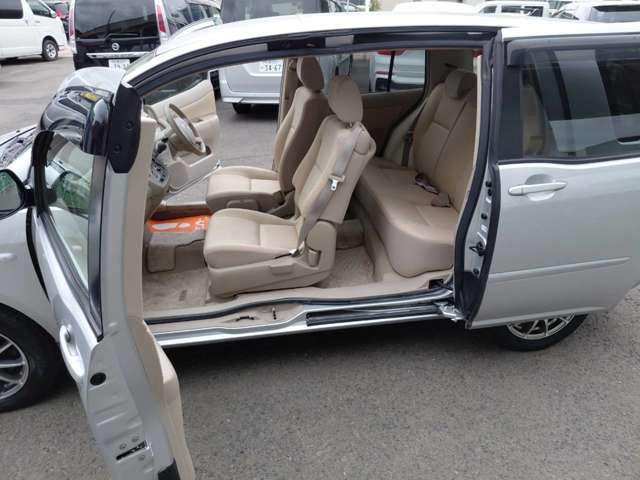 2007 Toyota Raum – thumbnail 4
