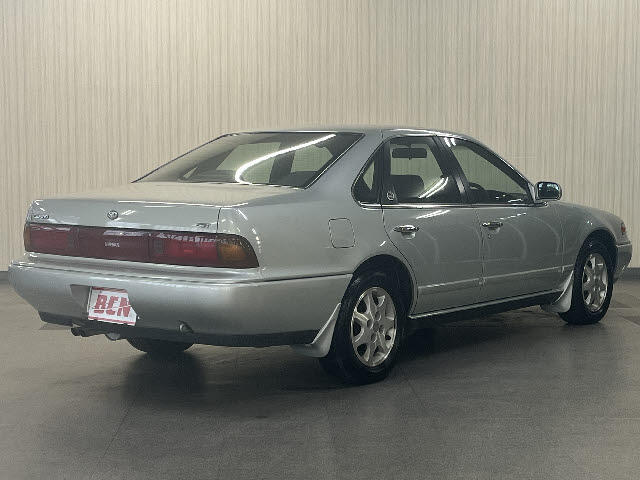 1993 Nissan Cefiro – thumbnail 3