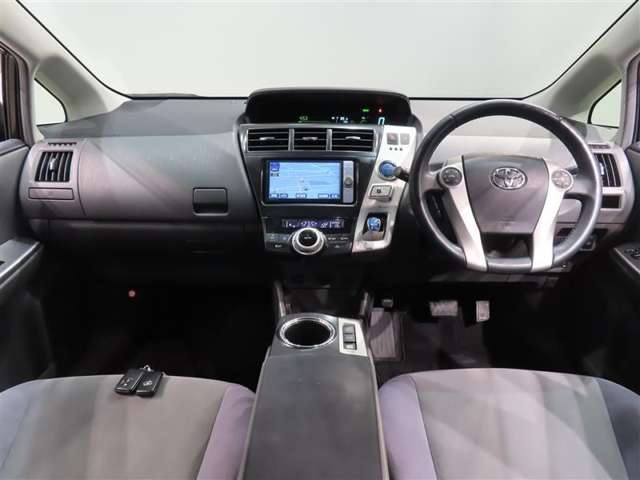 2011 Toyota Prius Alpha – thumbnail 4