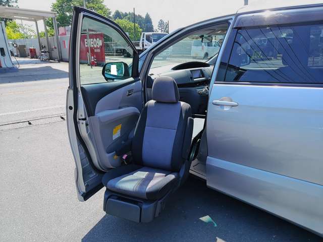 2008 Toyota Estima – thumbnail 2