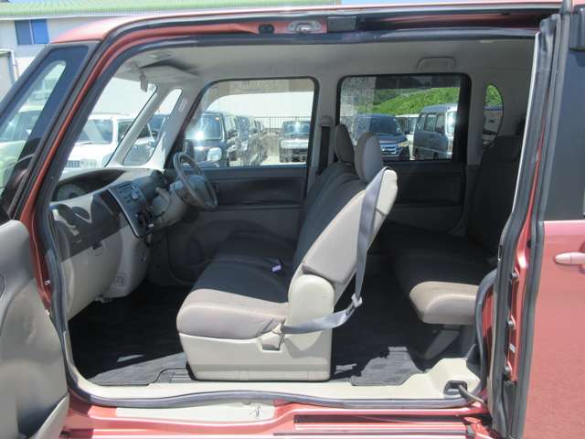 2010 Daihatsu Tanto – thumbnail 3