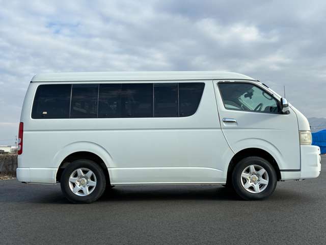 2008 Toyota Hiace – thumbnail 2
