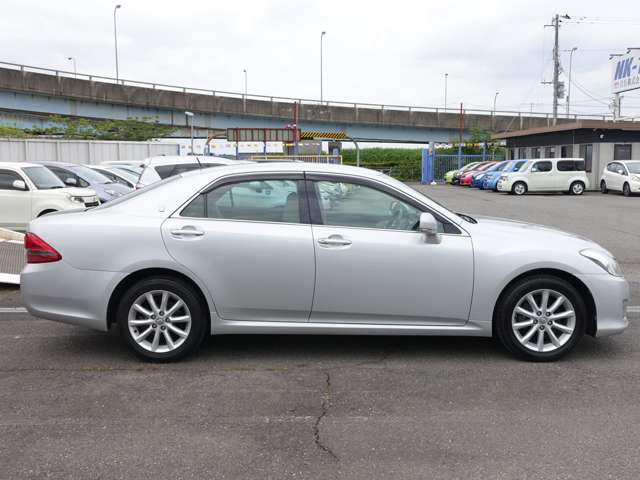 2008 Toyota Crown Royal – thumbnail 4