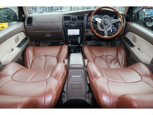 2001 Toyota Hilux Surf – thumbnail 3