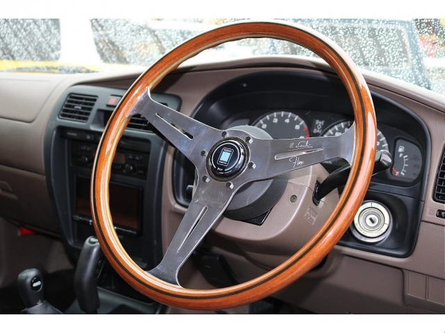 2001 Toyota Hilux Surf – thumbnail 4