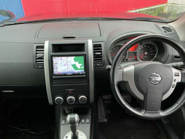 2010 Nissan X-Trail – thumbnail 2