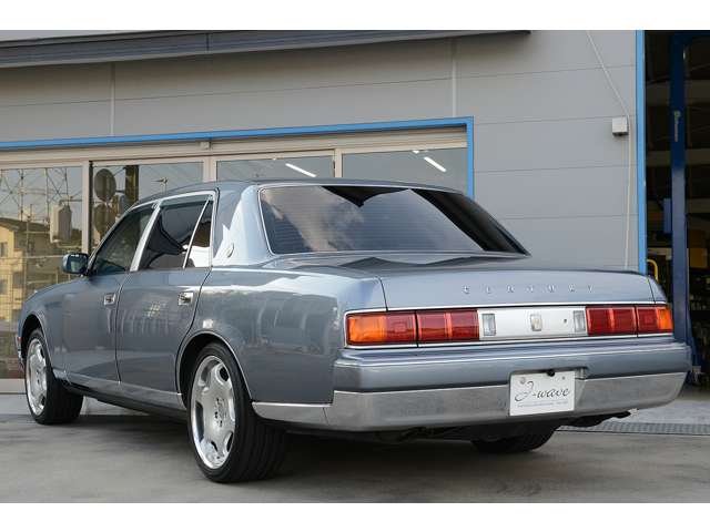 2006 Toyota Century – thumbnail 2