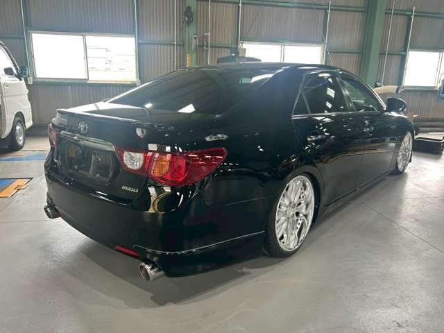 2010 Toyota Mark X – thumbnail 3