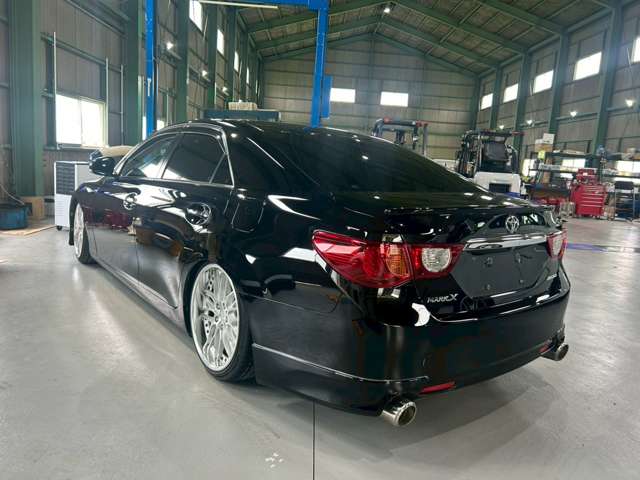 2010 Toyota Mark X – thumbnail 4