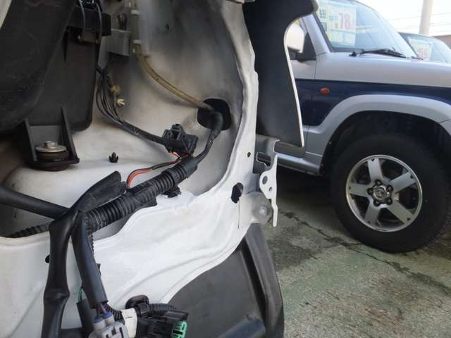2010 Mitsubishi Pajero Mini – thumbnail 2