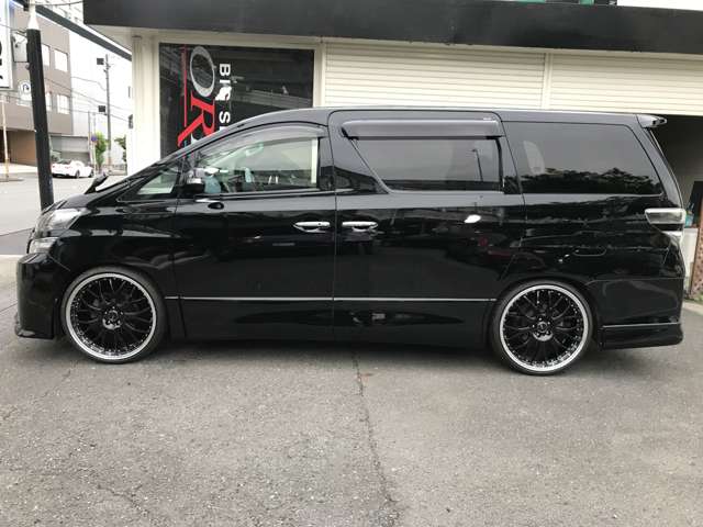 2010 Toyota Vellfire – thumbnail 2