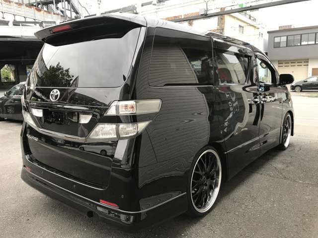 2010 Toyota Vellfire – thumbnail 3