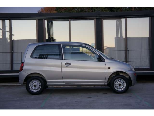 2005 Mitsubishi Minica – thumbnail 4