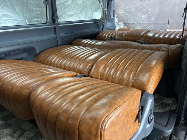 1997 Toyota Hiace – thumbnail 3