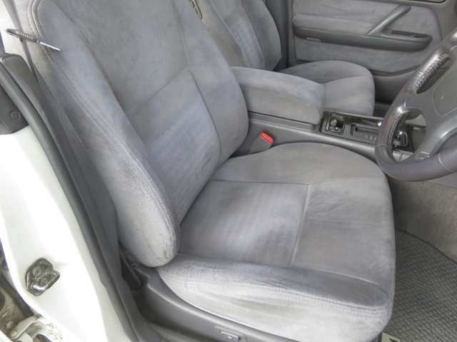 1994 Nissan Gloria – thumbnail 3