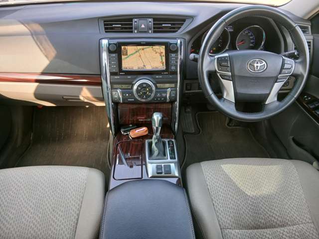 2010 Toyota Mark X – thumbnail 2