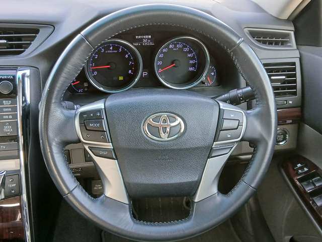 2010 Toyota Mark X – thumbnail 4