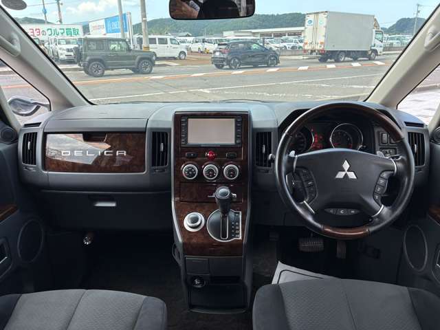 2009 Mitsubishi Delica D:5 – thumbnail 4