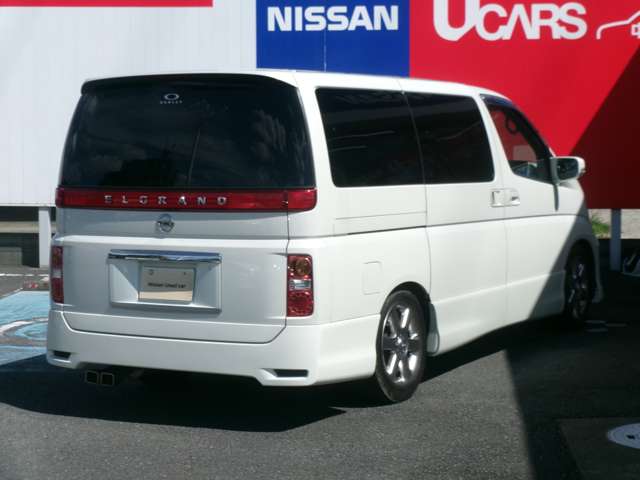 2009 Nissan Elgrand – thumbnail 3