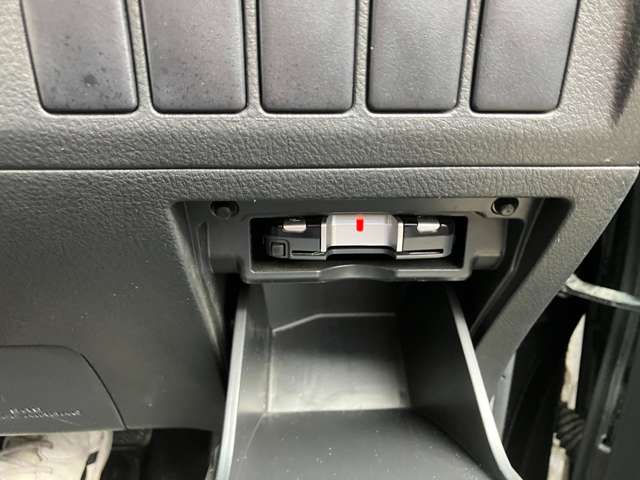 2010 Toyota Alphard – thumbnail 4
