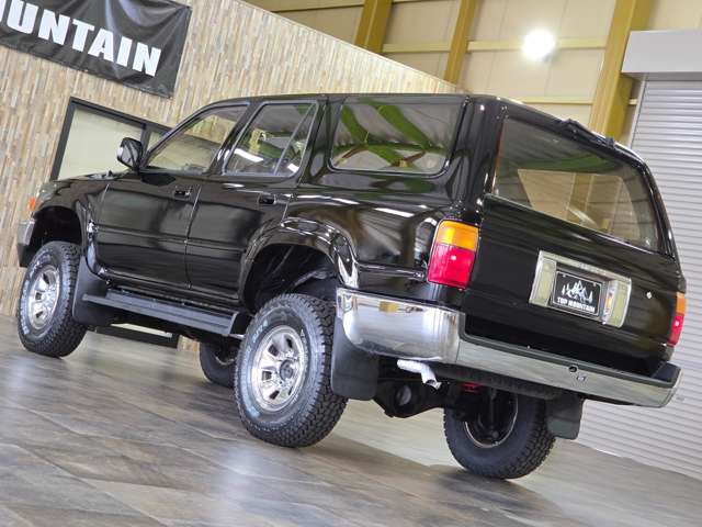 1990 Toyota Hilux Surf – thumbnail 3