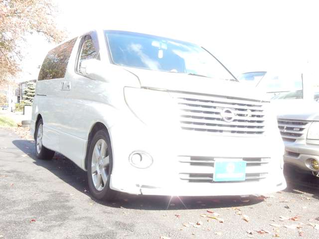 2004 Nissan Elgrand – thumbnail 2
