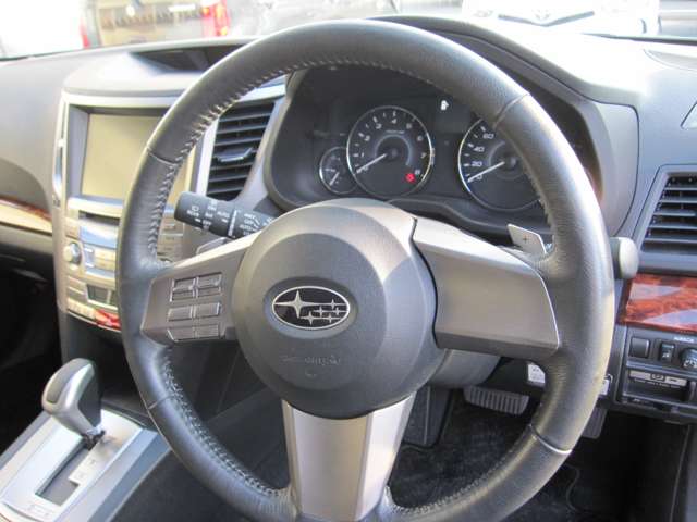 2010 Subaru Legacy Outback – thumbnail 2