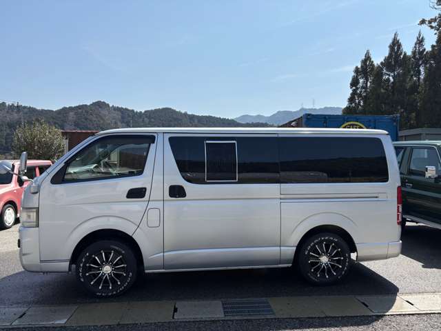 2006 Toyota Hiace – thumbnail 4