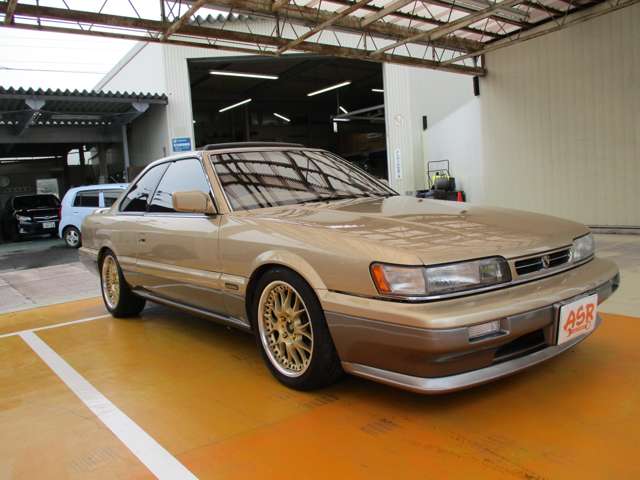 1990 Nissan Leopard – thumbnail 2