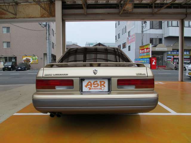 1990 Nissan Leopard – thumbnail 4