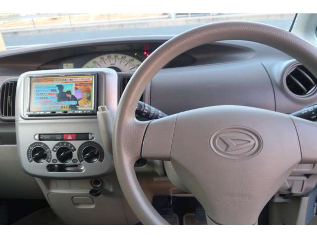 2009 Daihatsu Tanto – thumbnail 3