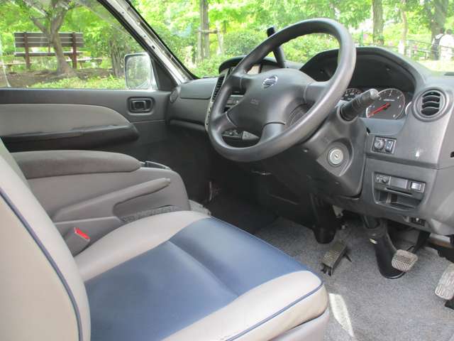 2009 Nissan Caravan – thumbnail 2