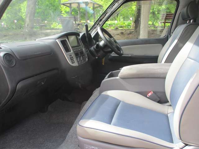 2009 Nissan Caravan – thumbnail 3