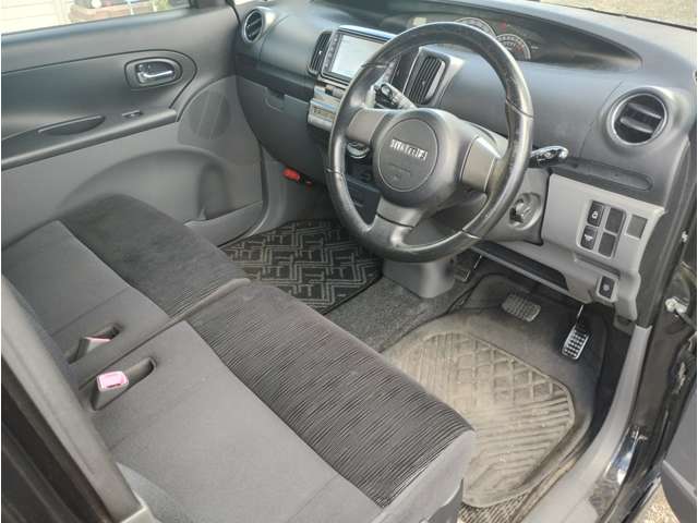 2010 Daihatsu Tanto – thumbnail 3