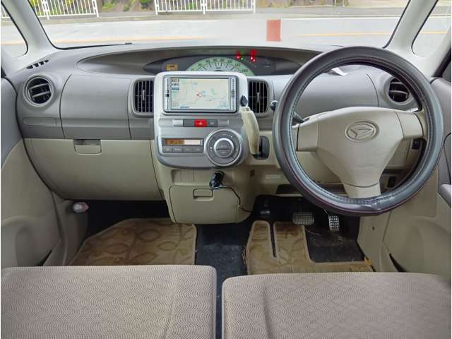 2010 Daihatsu Tanto – thumbnail 4
