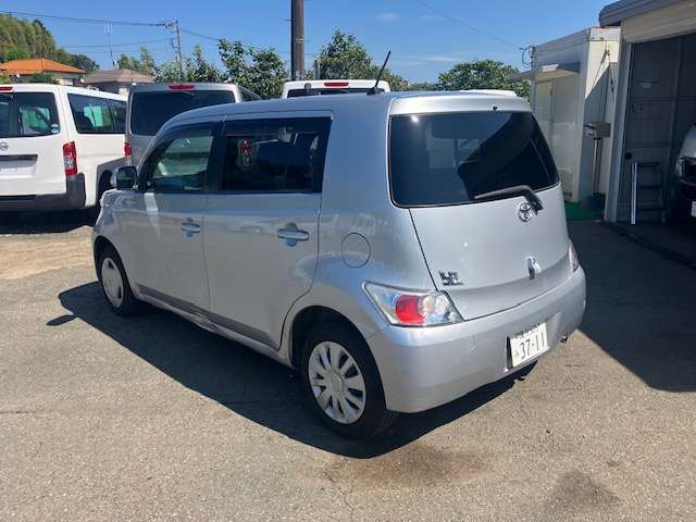 2010 Toyota bB – thumbnail 2