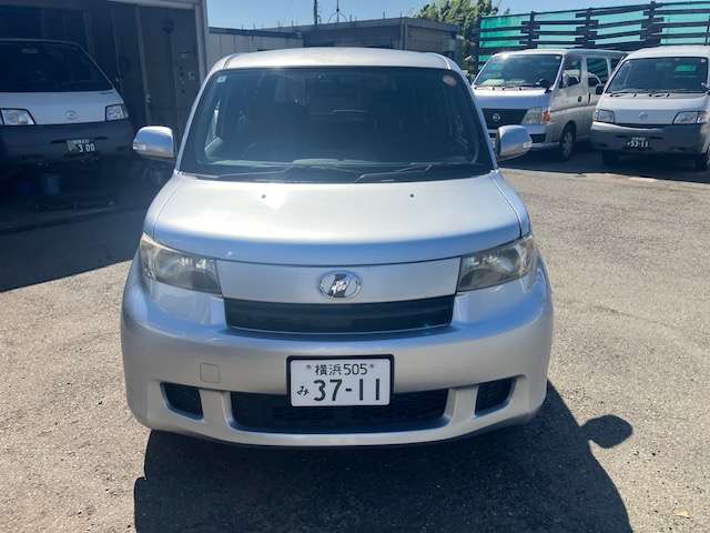 2010 Toyota bB – thumbnail 3