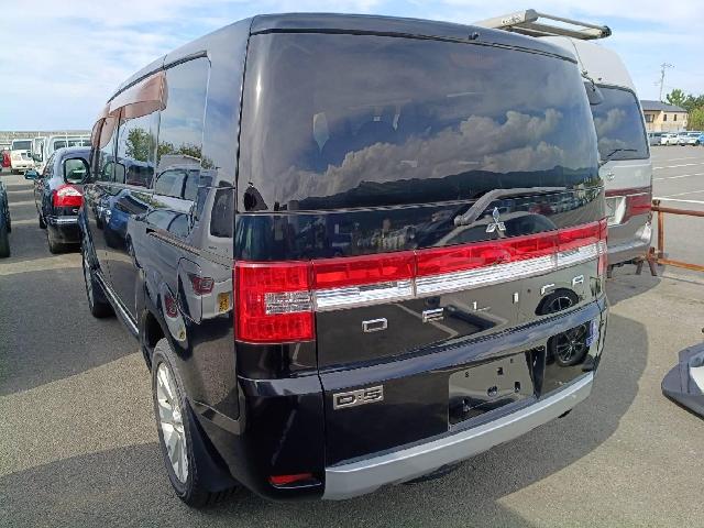 2008 Mitsubishi Delica D:5 – thumbnail 2