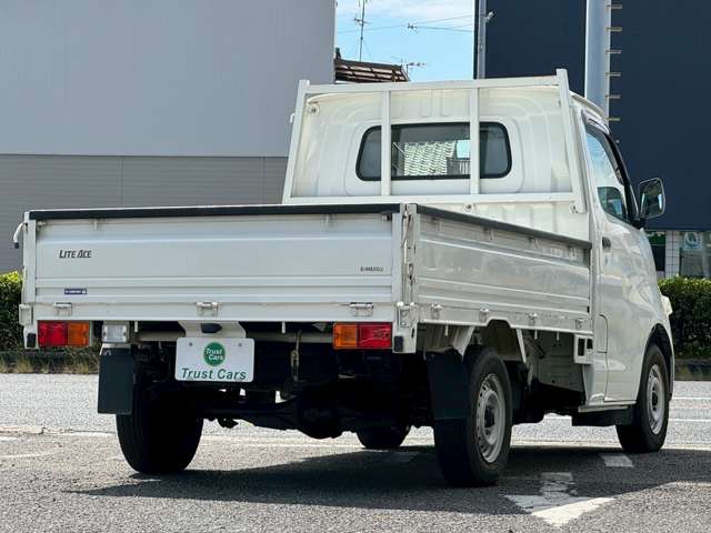2010 Toyota LiteAce Track – thumbnail 3