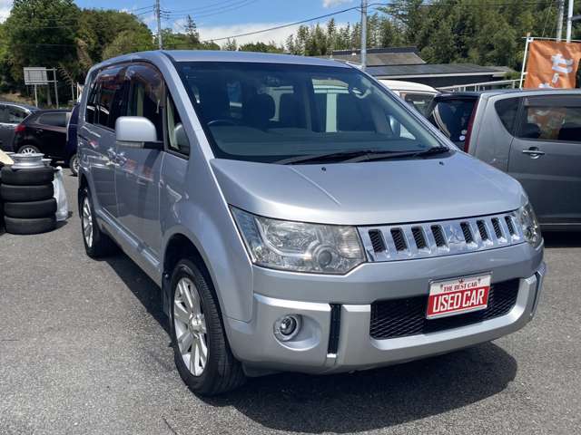 2009 Mitsubishi Delica D:5 – thumbnail 2
