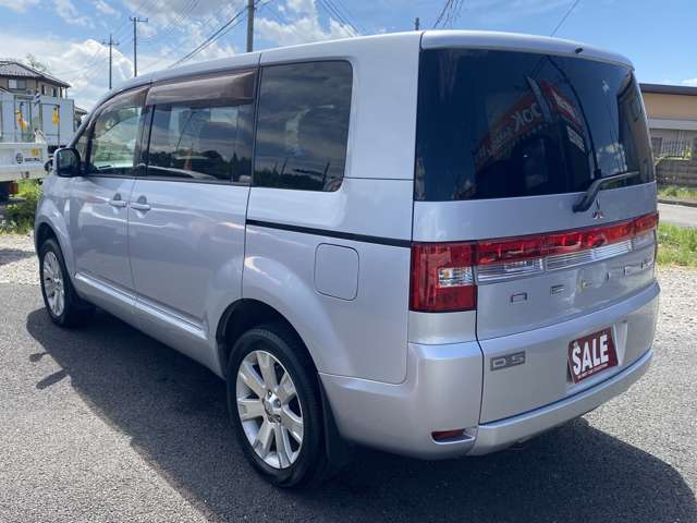 2009 Mitsubishi Delica D:5 – thumbnail 3