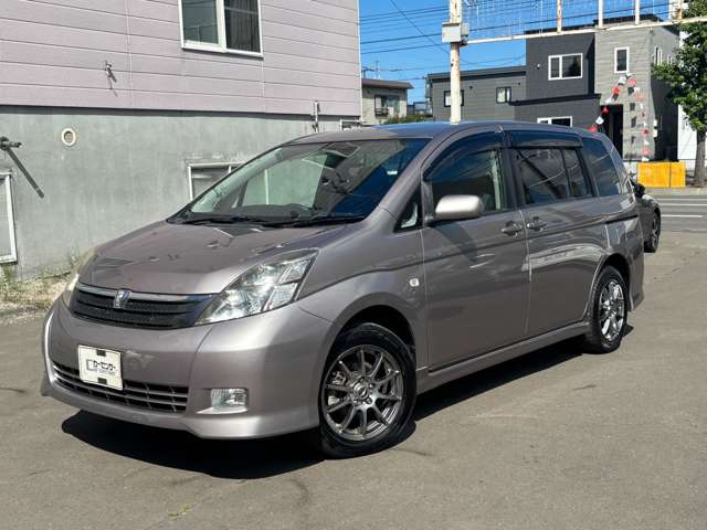 2007 Toyota Isis – thumbnail 2