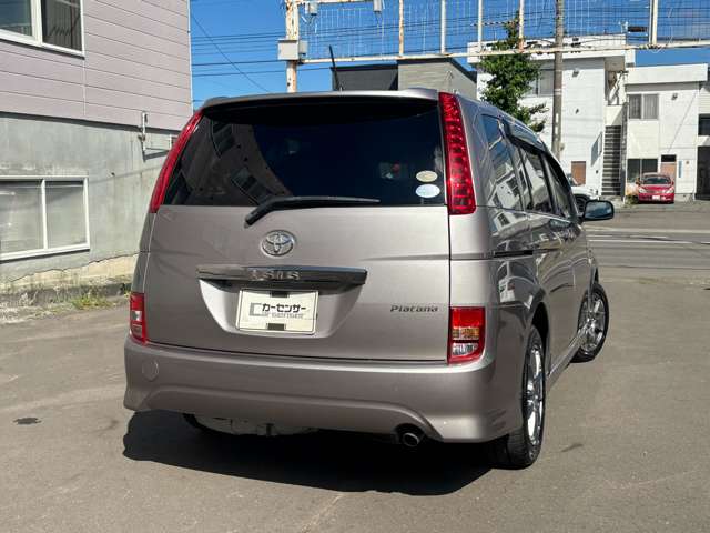 2007 Toyota Isis – thumbnail 3