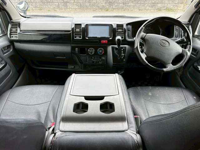2007 Toyota Hiace – thumbnail 2