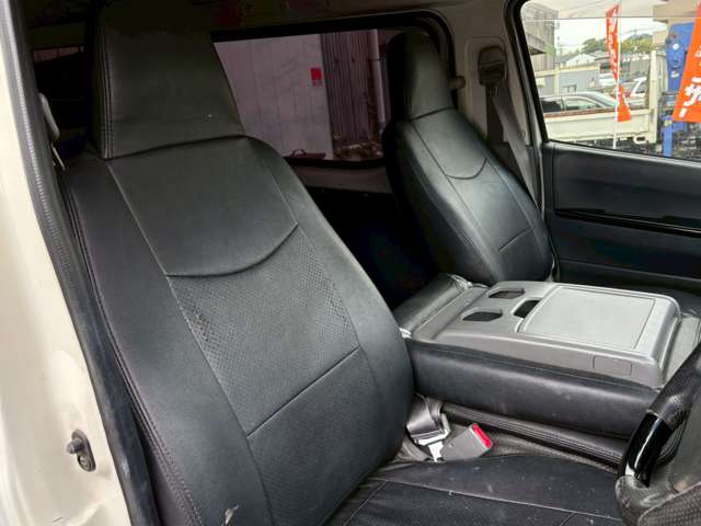 2007 Toyota Hiace – thumbnail 4