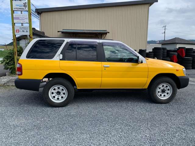 2001 Nissan Terrano – thumbnail 4
