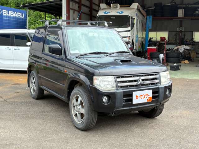 2009 Mitsubishi Pajero Mini – thumbnail 2