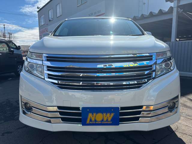 2010 Nissan Elgrand – thumbnail 2